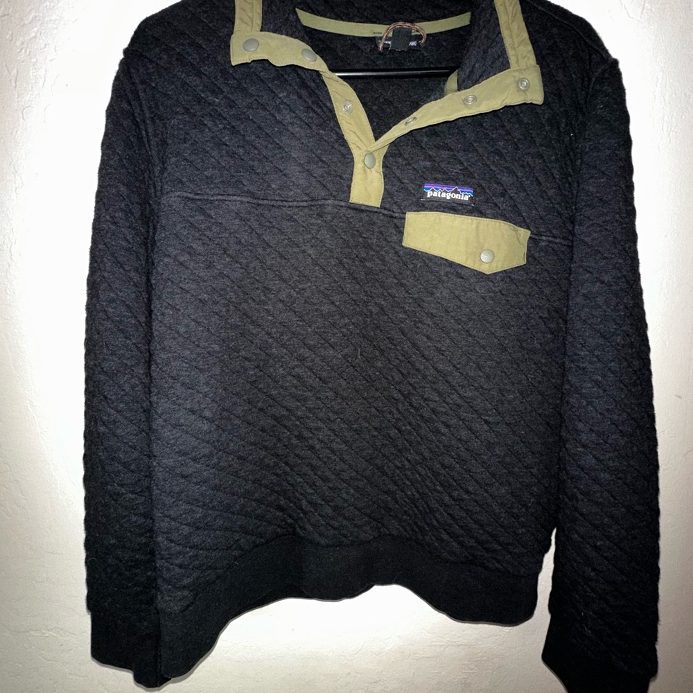 Patagonia Black and Green Quilted Pullover